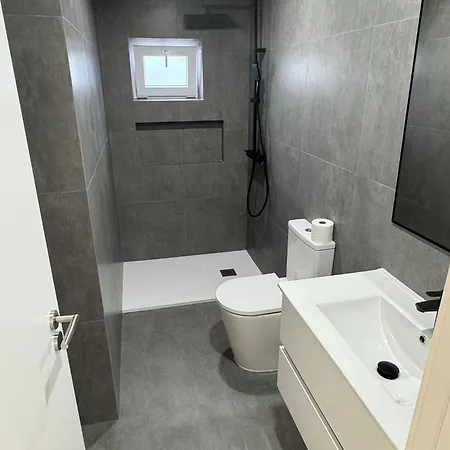 Ks Airport Homestay Lisbon